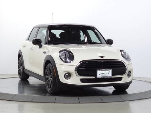 Used 2021 MINI Cooper 4-Door Hardtop FWD image 1