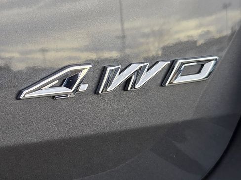 Used 2024 Ford Explorer XLT image 3