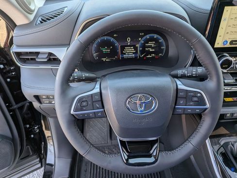 New 2026 Toyota Highlander Platinum AWD/4WD image 10