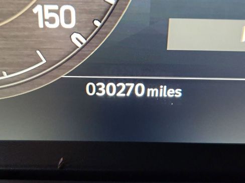 Used 2023 Land Rover Defender 110 X-Dynamic SE AWD/4WD image 19