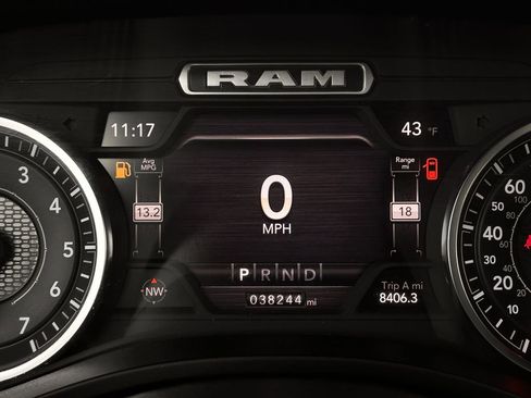 Used 2024 RAM 1500 Laramie image 16
