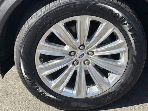 Used 2022 Ford Explorer Limited w/ Limited Technology Package image 17