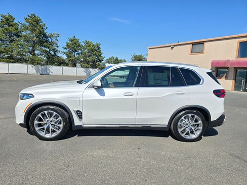 New 2026 BMW X5 xDrive50e AWD/4WD image 3