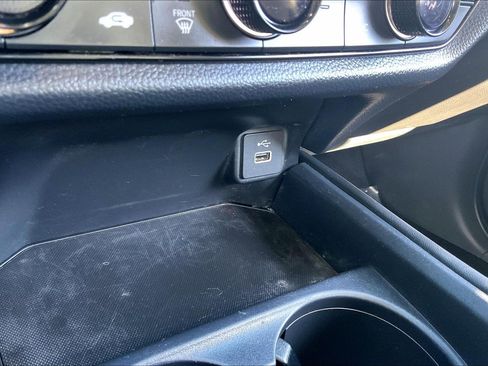 Used 2023 Honda HR-V LX image 38