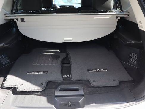 Used 2018 Nissan Rogue SV image 21