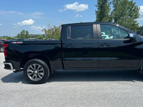 Used 2024 Chevrolet Silverado 1500 LT AWD/4WD image 3