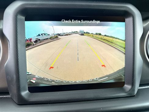 New 2023 Jeep Wrangler Unlimited w/ Sun & Screen Package image 17