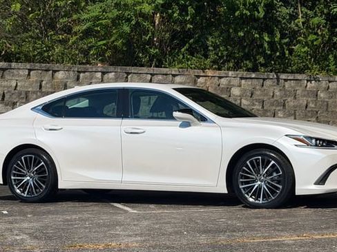 Certified 2023 Lexus ES 350 w/ Premium Package FWD image 4