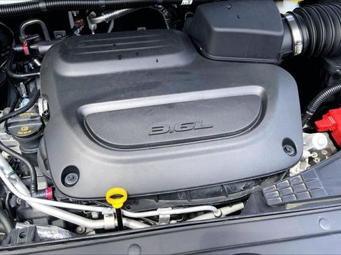 Used 2025 Chrysler Pacifica Select FWD image 32