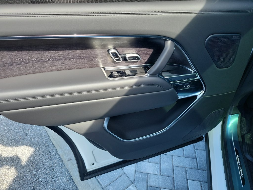 New 2026 Land Rover Range Rover Long Wheelbase SE AWD/4WD image 22