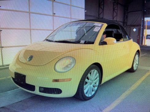 Used 2008 Volkswagen Beetle SE FWD image 1