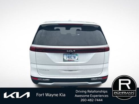 Used 2024 Kia Carnival EX FWD image 5