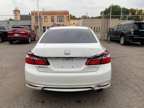Used 2017 Honda Accord LX image 9