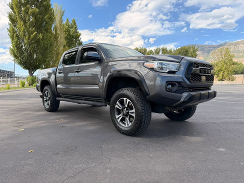 Used 2020 Toyota Tacoma TRD Off-Road AWD/4WD image 2