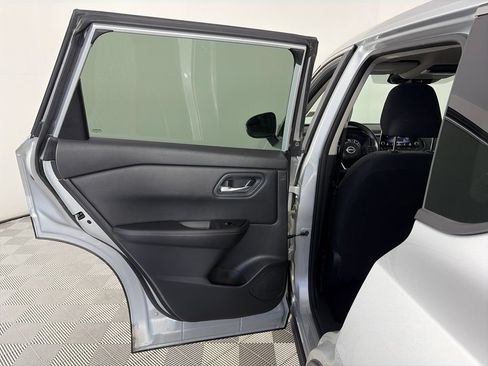 Used 2024 Nissan Rogue SV AWD/4WD image 12
