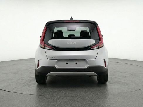 Used 2025 Kia Soul LX w/ LX Technology Package FWD image 7