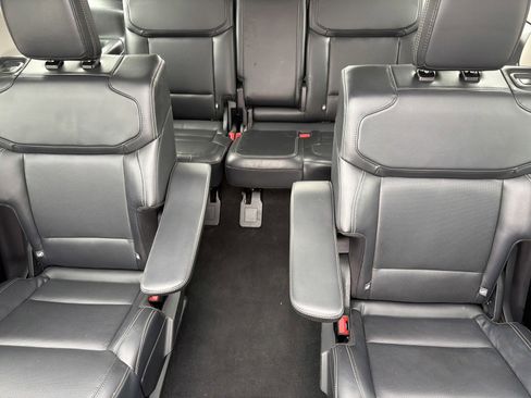 Used 2025 Ford Expedition Platinum AWD/4WD image 13
