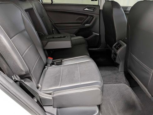 Used 2021 Volkswagen Tiguan SE image 35