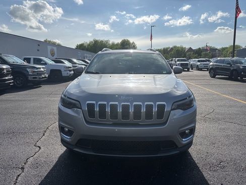 Used 2019 Jeep Cherokee Limited AWD/4WD image 2