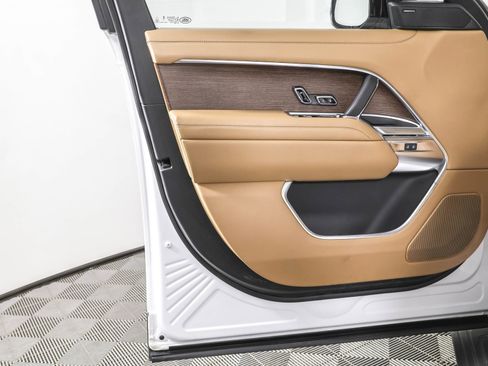 Used 2024 Land Rover Range Rover Long Wheelbase SE image 34