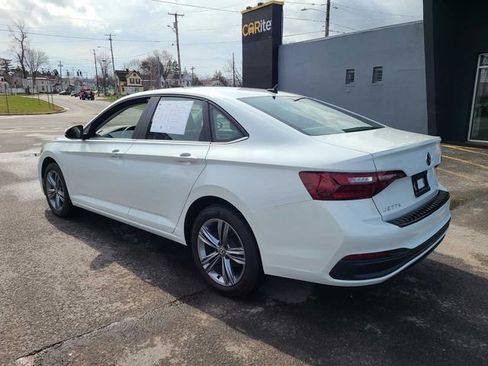 Used 2024 Volkswagen Jetta SE w/ Panoramic Sunroof Package FWD image 10