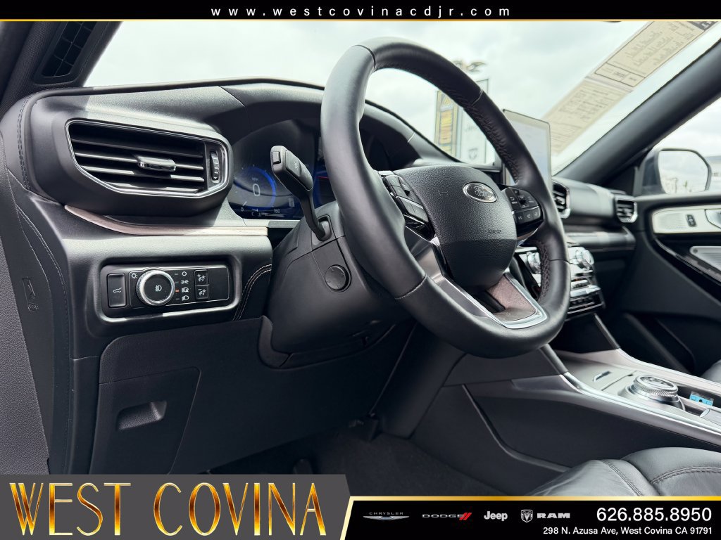 Used 2024 Ford Explorer Platinum w/ Technology Package AWD/4WD image 14