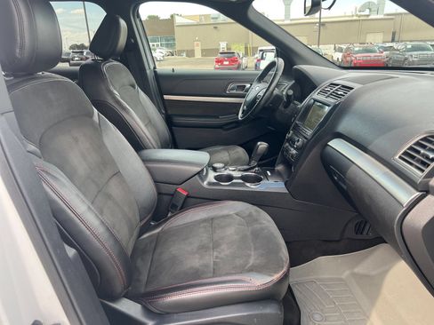 Used 2018 Ford Explorer XLT w/ Equipment Group 202A AWD/4WD image 30