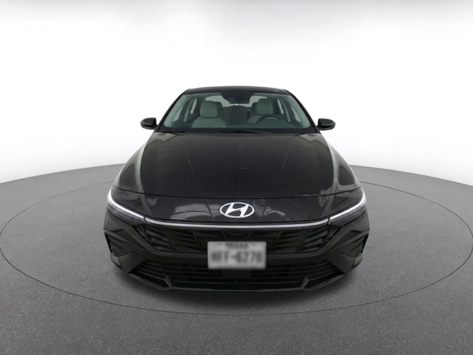 Used 2025 Hyundai Elantra Limited FWD image 2