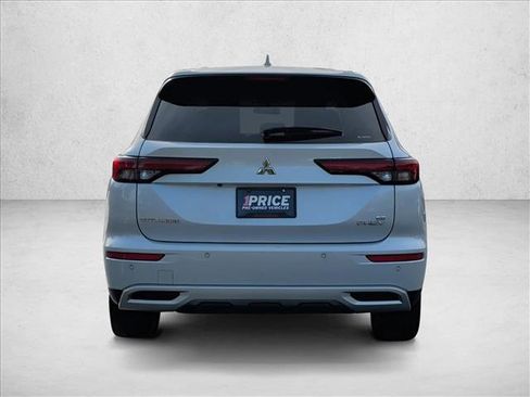 Used 2024 Mitsubishi Outlander 4WD Plug-In Hybrid image 6