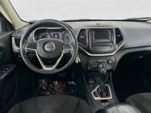 Used 2016 Jeep Cherokee Latitude w/ Cold Weather Group AWD/4WD image 25