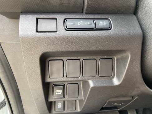 Used 2024 Nissan Frontier SV RWD image 47