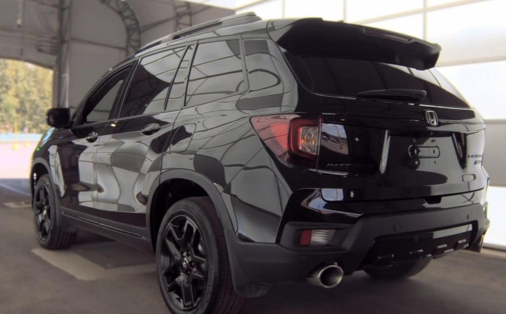 Used 2024 Honda Passport Black Edition image 3