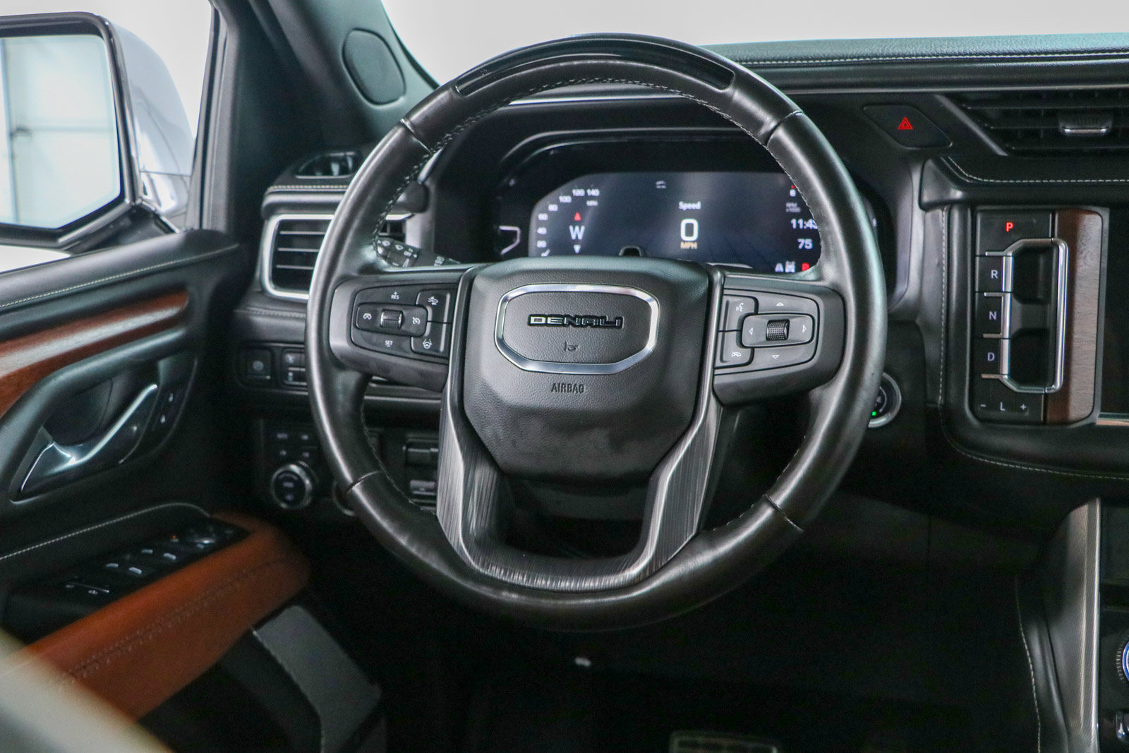 Used 2023 GMC Yukon Denali Ultimate AWD/4WD image 13