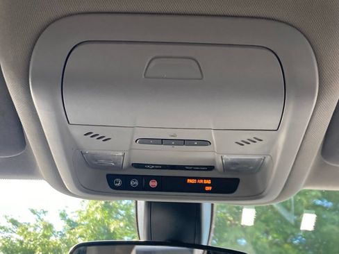Used 2018 Chevrolet Equinox LT FWD image 10