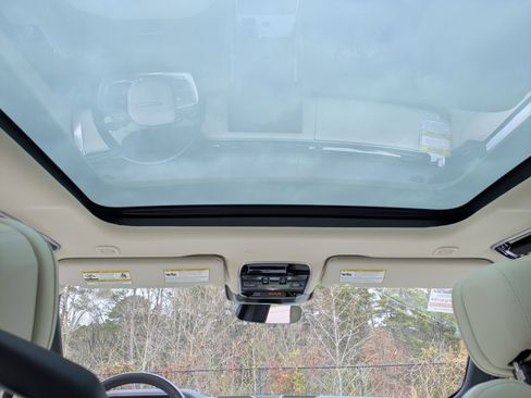 New 2026 Land Rover Range Rover SE image 25