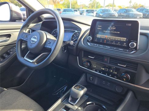 Used 2024 Nissan Rogue SV image 8