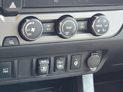 Used 2019 Toyota Tacoma TRD Sport RWD image 26