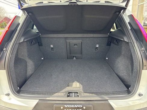 Used 2025 Volvo XC40 B5 Core AWD/4WD image 12