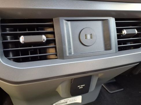New 2026 Ford F250 XLT w/ XLT Premium Package AWD/4WD image 18