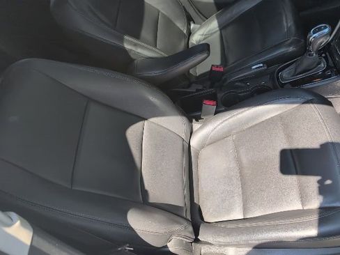 Used 2019 Buick Encore Essence image 12