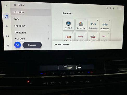 Used 2025 Toyota Sienna XSE image 27