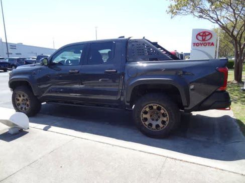Used 2025 Toyota Tacoma 4x4 Double Cab Hybrid w/ Tow Tech Package image 10