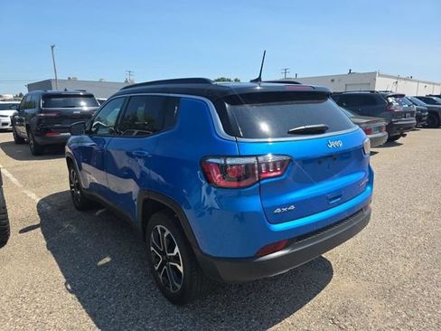 Used 2023 Jeep Compass Limited AWD/4WD image 2