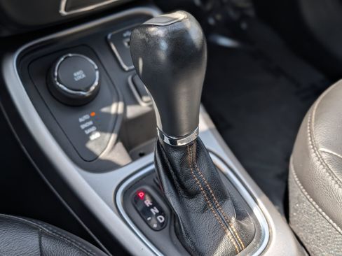 Used 2018 Jeep Compass Latitude image 16