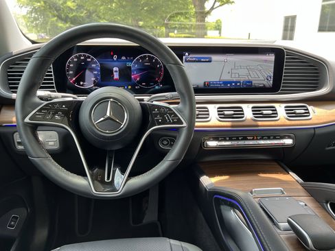 Certified 2024 Mercedes-Benz GLE 350 4MATIC w/ AMG Line Exterior image 30