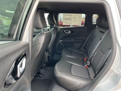 New 2025 Jeep Compass Latitude w/ Convenience Group AWD/4WD image 22