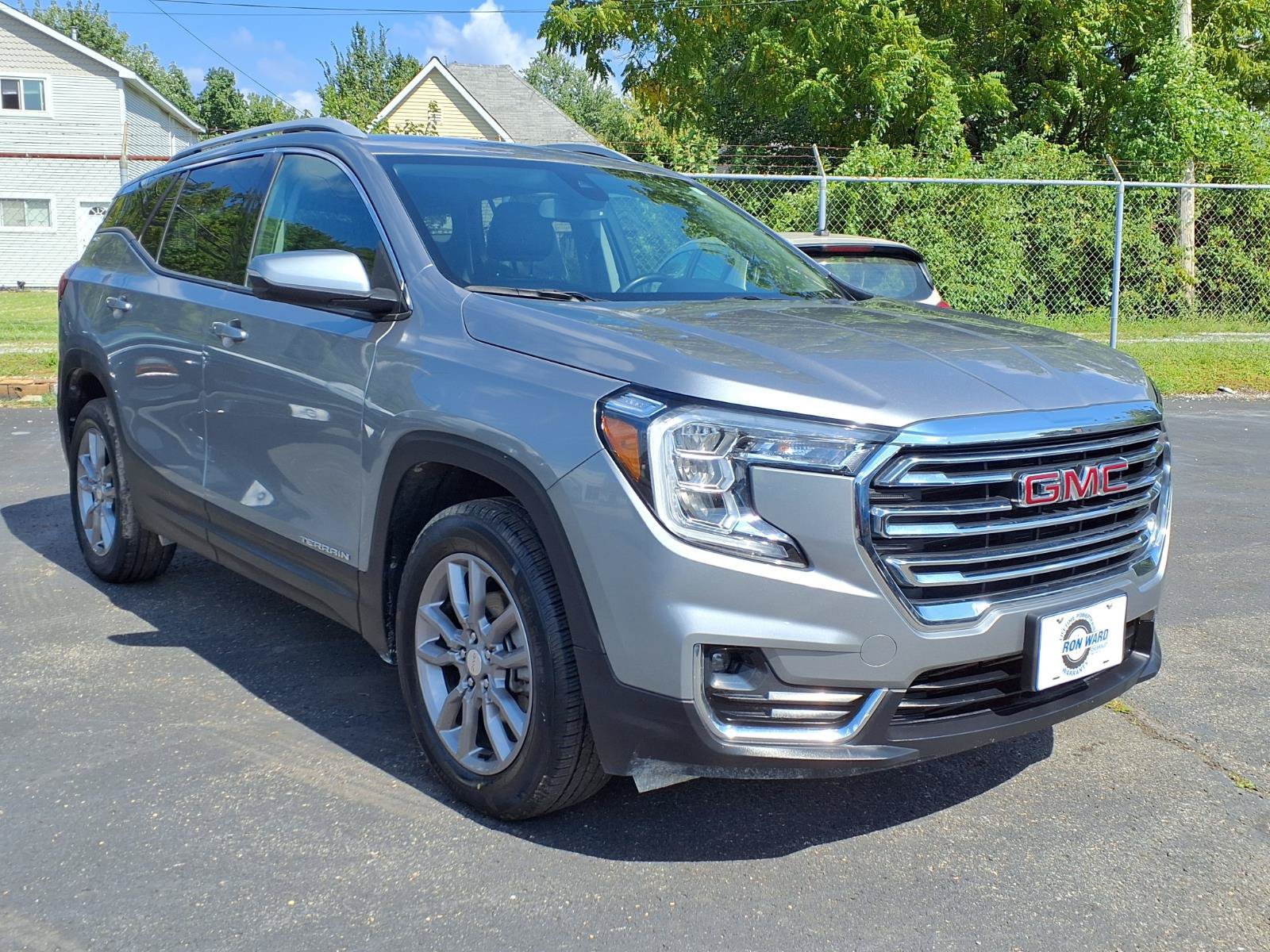 Used 2024 GMC Terrain SLT AWD/4WD image 5