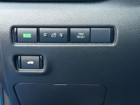 Used 2025 Nissan Sentra SV image 17