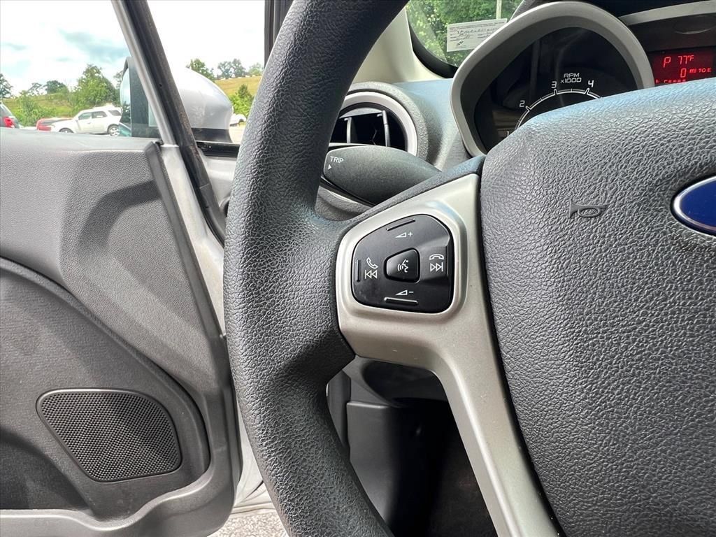 Used 2013 Ford Fiesta SE FWD image 22