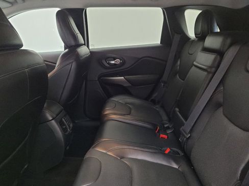 Used 2019 Jeep Cherokee Overland w/ Technology Group image 18